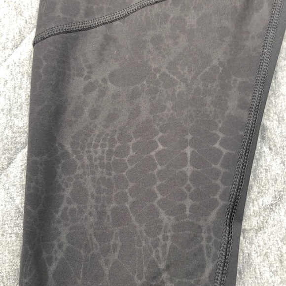 Lululemon leggings size 6 women’s - Picture 8 of 9